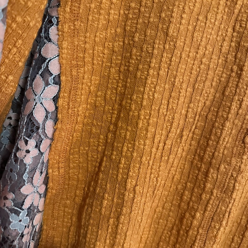 POL Mustard and Floral Sleeve Blouse - Picture 4 of 5